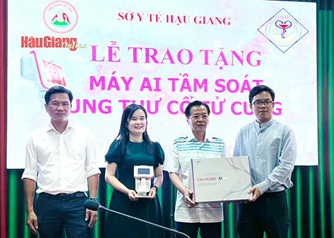 Trao tặng  CerviCare AI, hệ thống ứng dụng công nghệ AI vào sàn lọc ung thư cổ tử cung  cho Hậu Giang